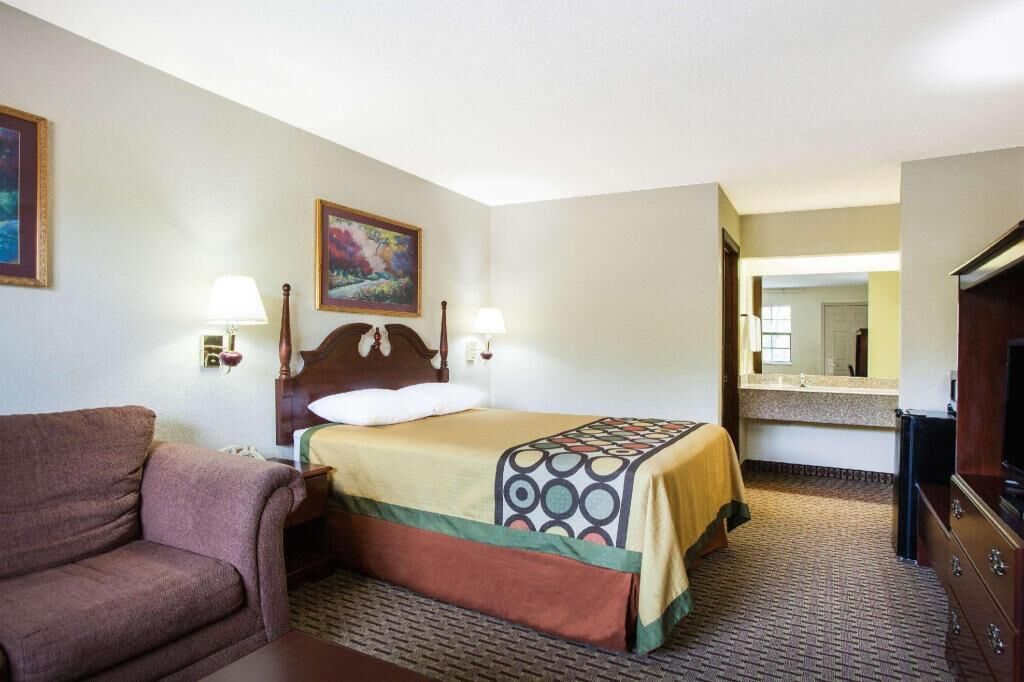 Iron/ironing board, cribs/infant beds, rollaway beds, free WiFi