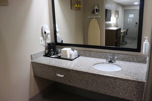 Tabla de planchar con plancha, camas supletorias, wifi gratis