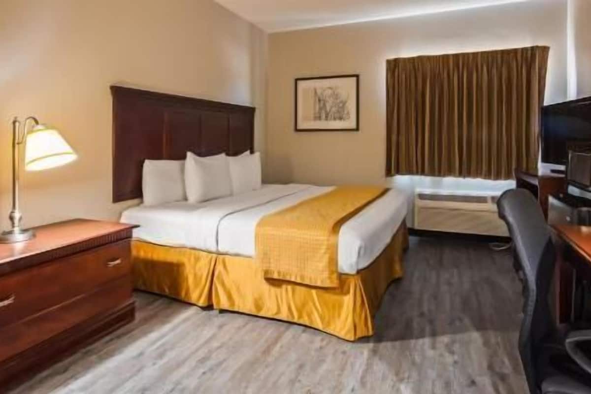 Desk, laptop workspace, WiFi, bed sheets