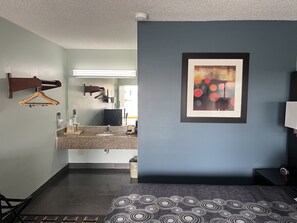 Soundproofing, free WiFi, bed sheets - Executive Inn (Pelham)