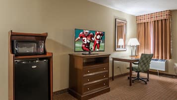 1 bedroom, premium bedding, desk, blackout curtains