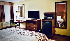 32-inch LCD TV with cable channels, TV