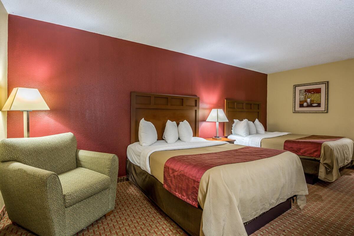 Premium bedding, desk, blackout drapes, soundproofing
