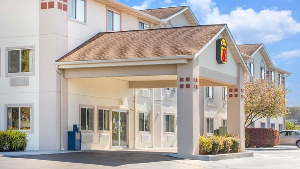 A hotel with a covered entrance, multiple windows, and a parking area. - Super 8 by Wyndham West Middlesex/Sharon Area (West Middlesex)