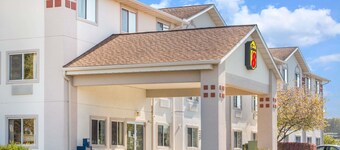 Super 8 by Wyndham West Middlesex/Sharon Area