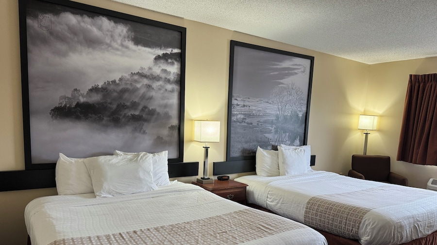 Super 8 by Wyndham Mason City