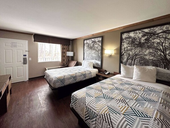 Tabla de planchar con plancha, wifi gratis y ropa de cama