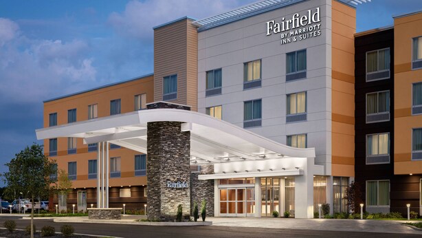 A multi-story Fairfield by Marriott hotel with a modern design, featuring a prominent entrance and a covered walkway. - Fairfield by Marriott Inn & Suites Sandusky (Sandusky)
