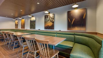 Café da manhã com buffet grátis nos fins de semana