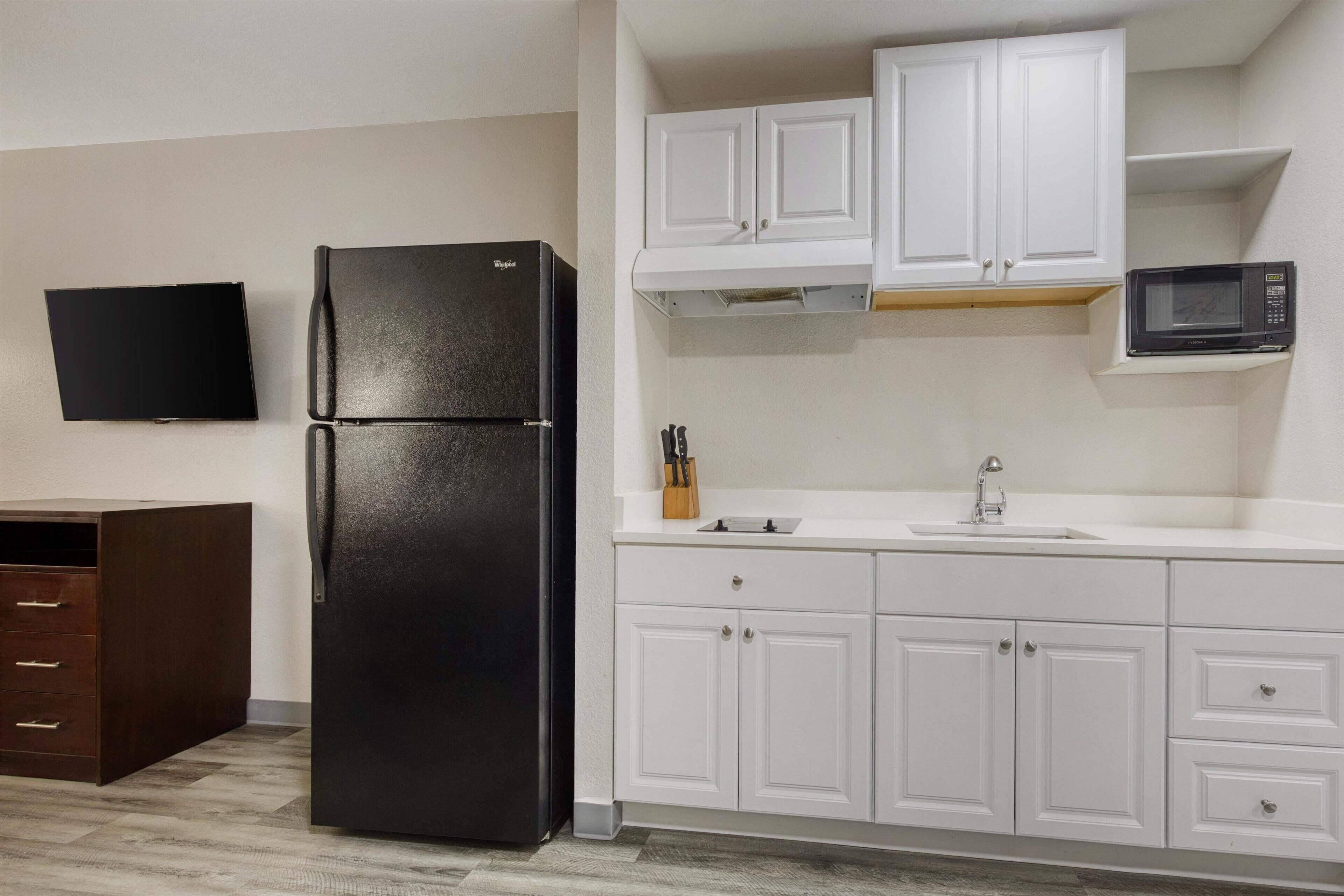 Suite, 1 King Bed, Non Smoking, Kitchenette (with Sofabed) | Egyptian cotton sheets, premium bedding, blackout drapes