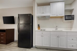 Suite, 1 King-Bett, Nichtraucher, Kochnische (with Sofabed) | Bettwäsche aus ägyptischer Baumwolle, hochwertige Bettwaren