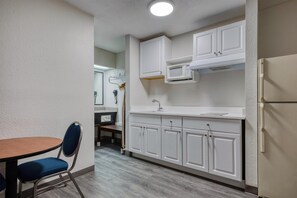 Suíte, 2 camas Queen, para não fumantes, cozinha americana | Roupas de cama de algodão egípcio, roupas de cama premium
