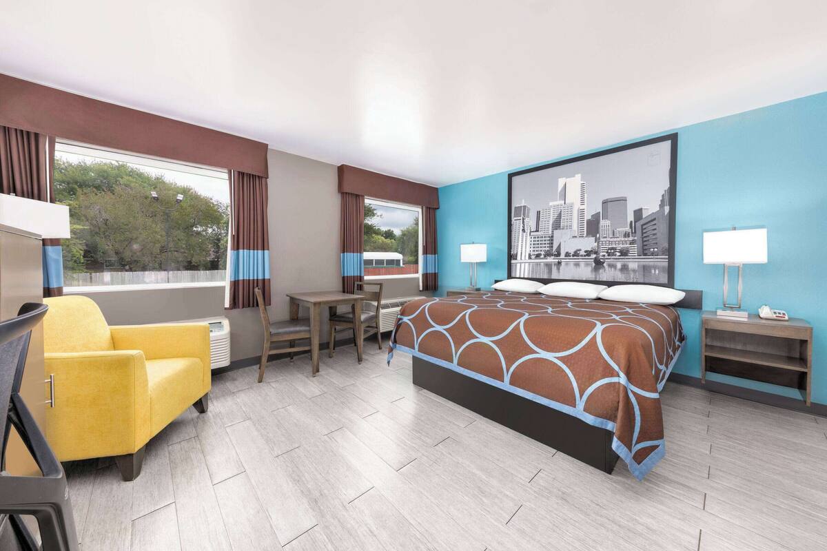 Studio Suite, 1 King Bed, Non Smoking | Desk, laptop workspace, iron/ironing board, free cots/infant beds