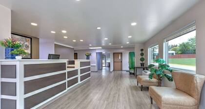 Super 8 by Wyndham Waxahachie TX