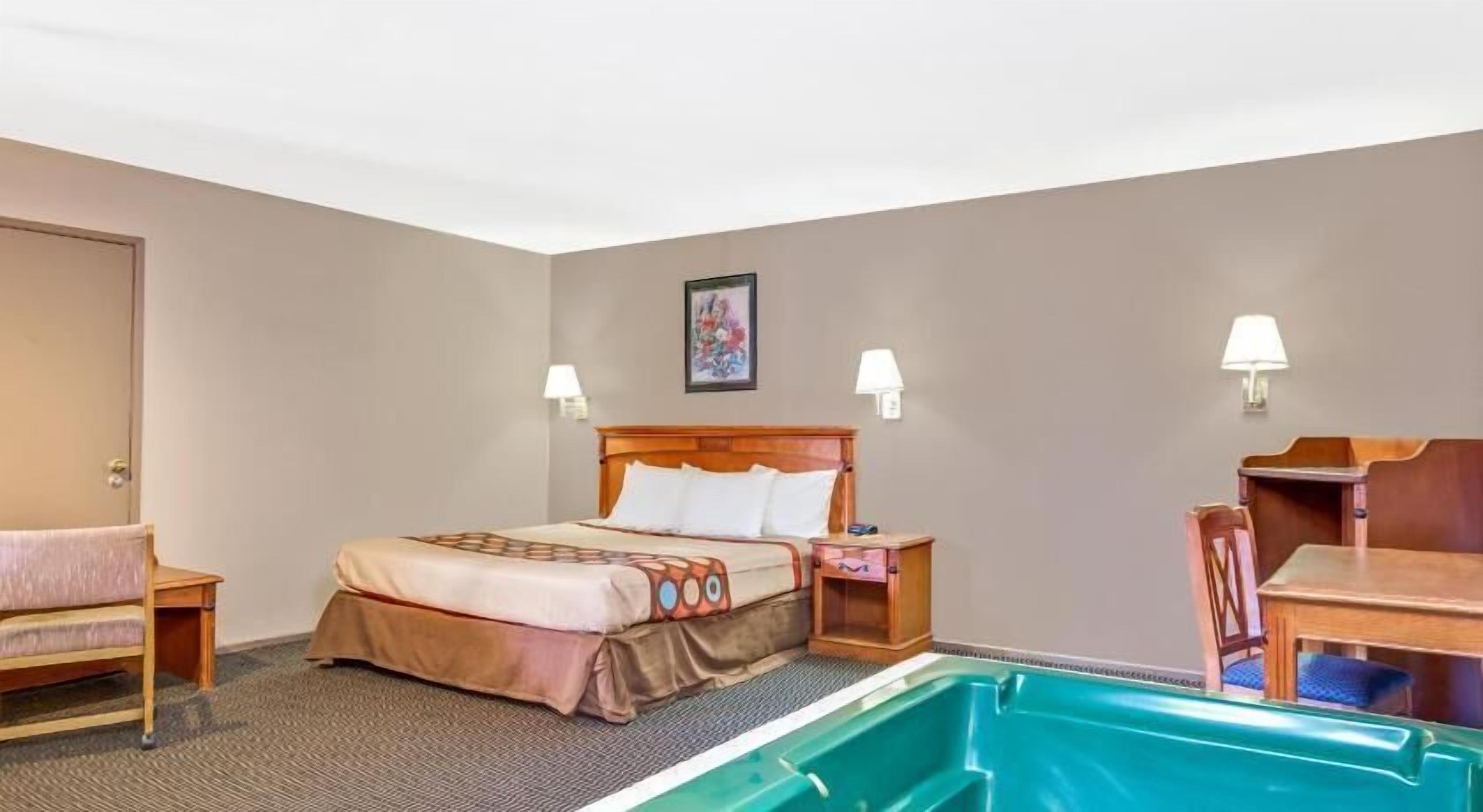 Verdunkelungsvorhänge, Bügeleisen/Bügelbrett, kostenlose Babybetten