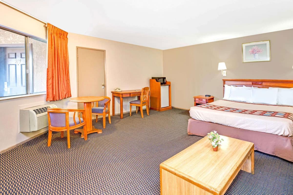 Blackout curtains, iron/ironing board, free cots/infant beds