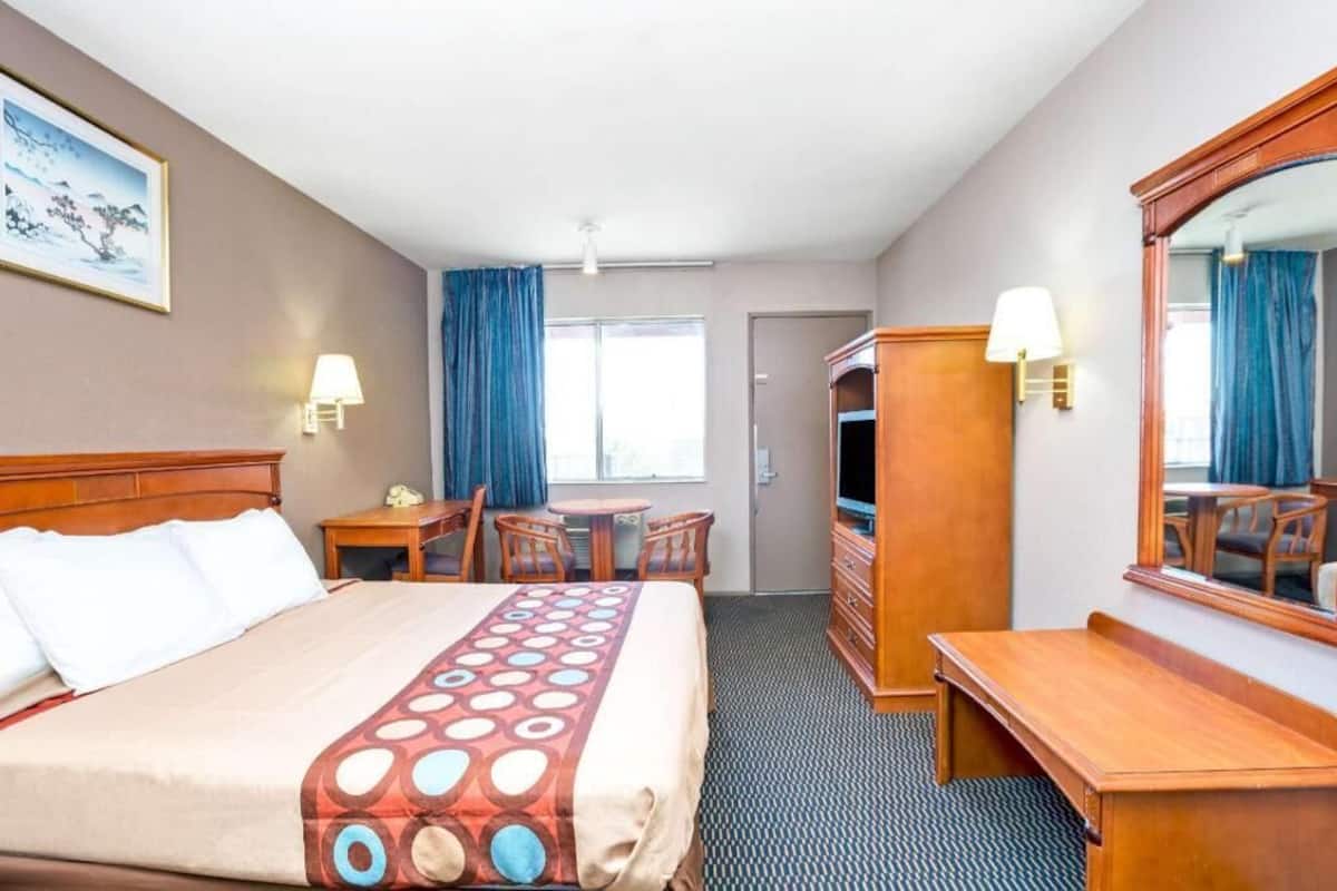 Blackout curtains, iron/ironing board, free cots/infant beds