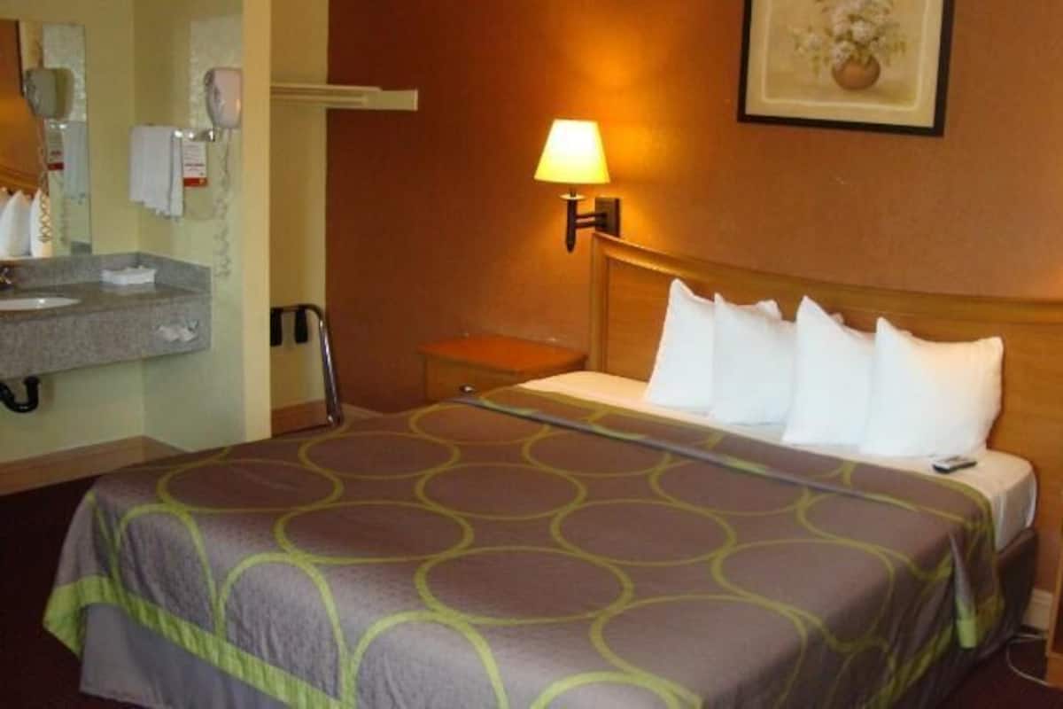 Iron/ironing board, rollaway beds, free WiFi, bed sheets