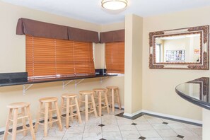 Café da manhã para viagem grátis todos os dias