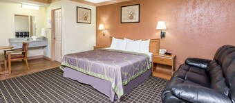 수퍼 8 바이 윈덤 아주사