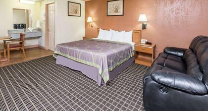 Super 8 by Wyndham Azusa