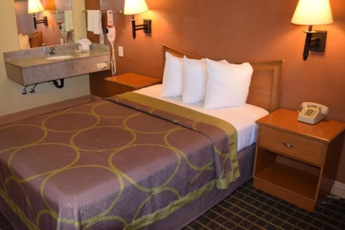 Iron/ironing board, rollaway beds, free WiFi, bed sheets