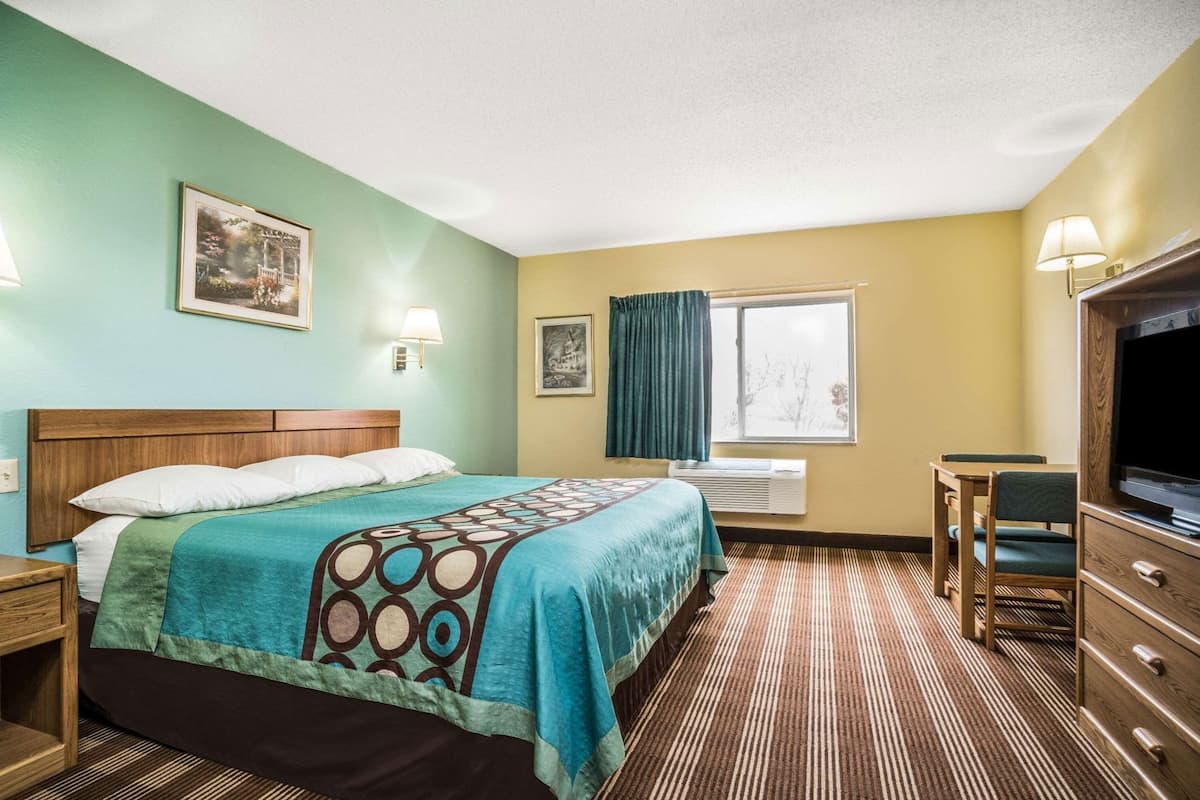Desk, iron/ironing board, free WiFi, bed sheets