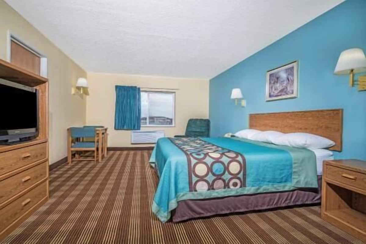 Desk, iron/ironing board, free WiFi, bed sheets