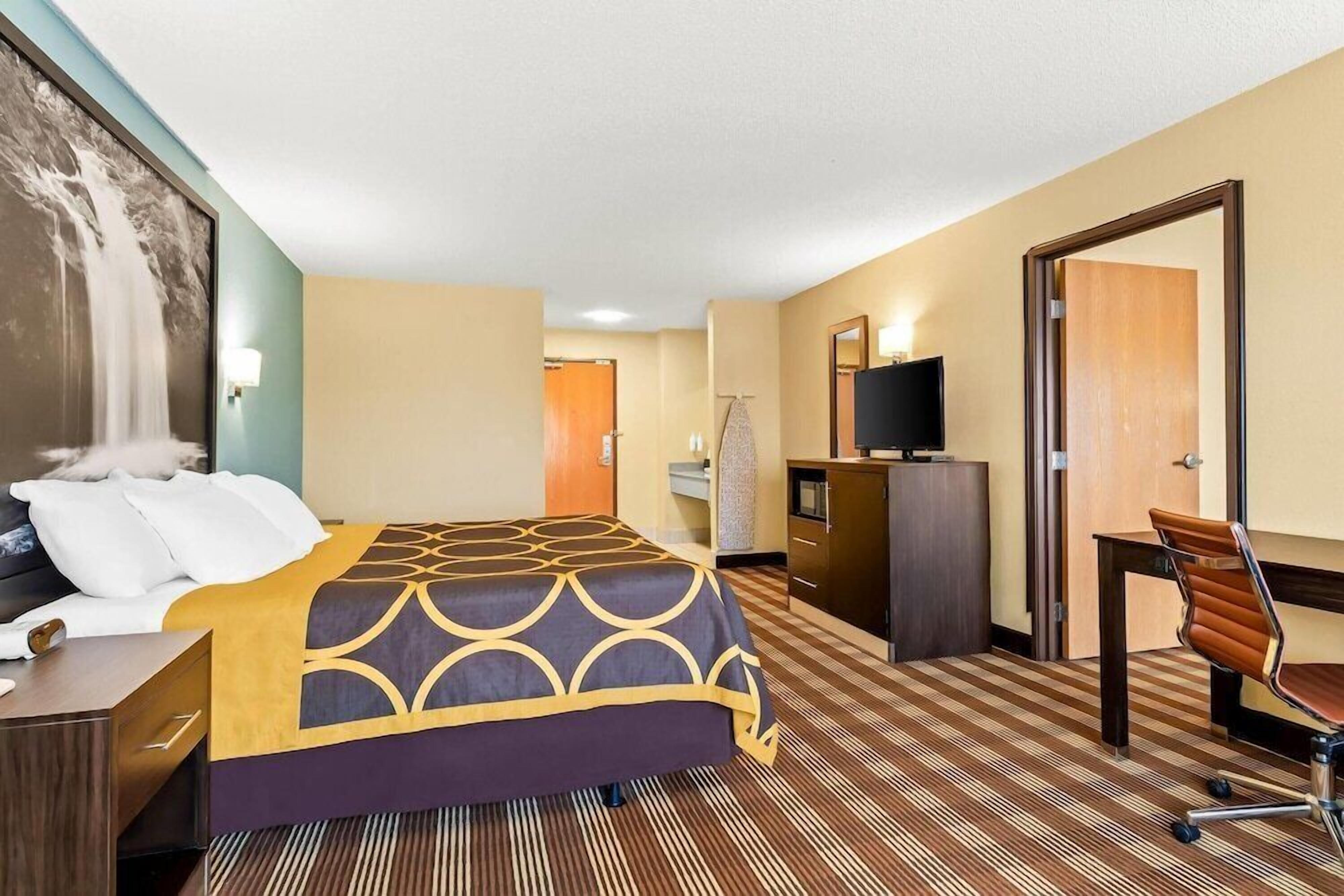 Desk, iron/ironing board, free WiFi, bed sheets