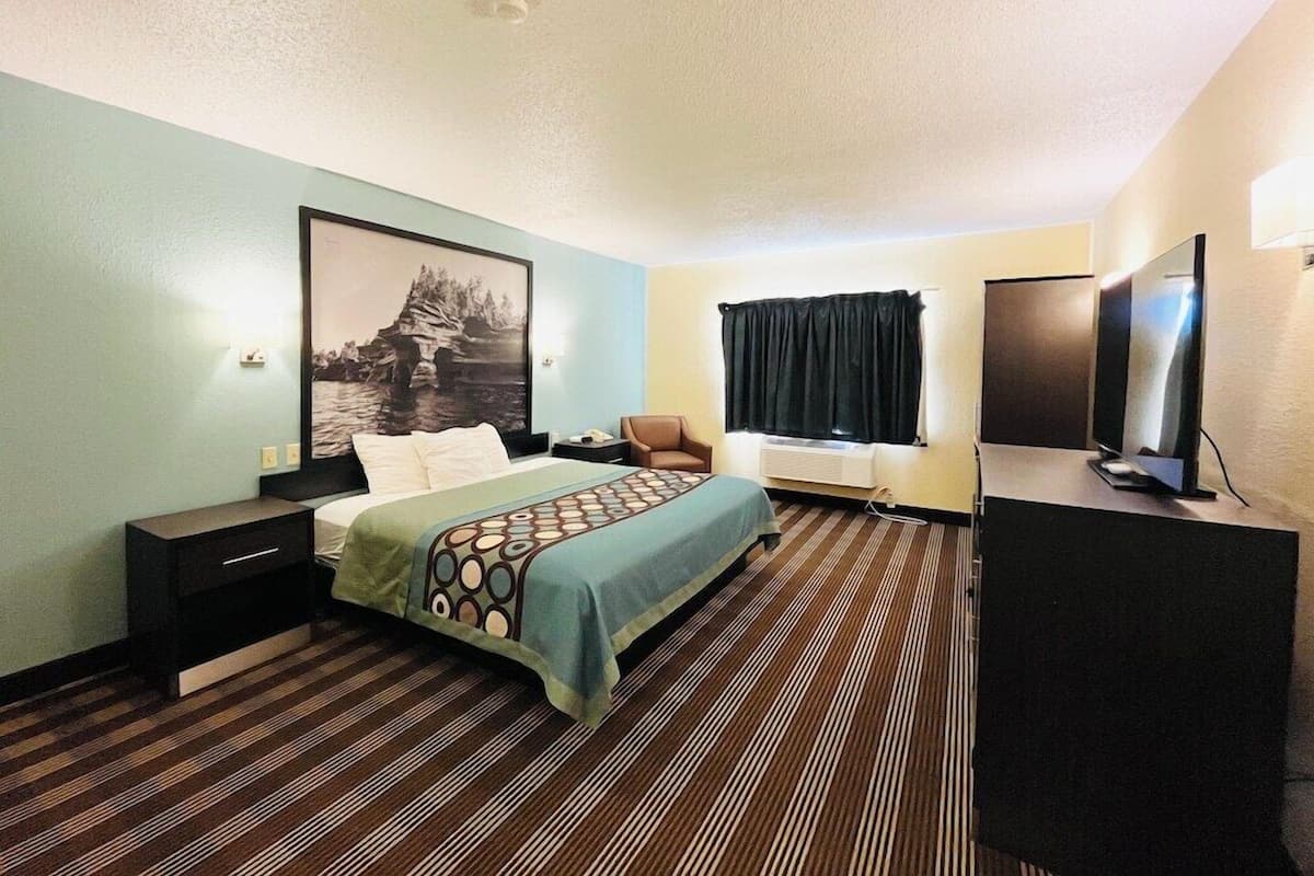 Desk, iron/ironing board, free WiFi, bed sheets