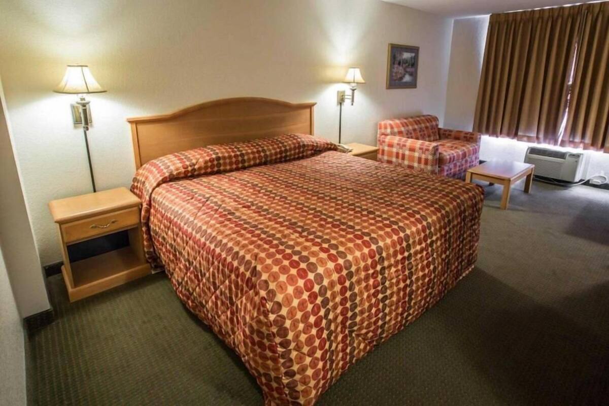 Pillow-top beds, desk, laptop workspace, free WiFi