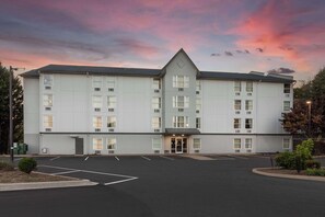 Exterior - Rodeway Inn & Suites near Outlet Mall - Asheville (Asheville)
