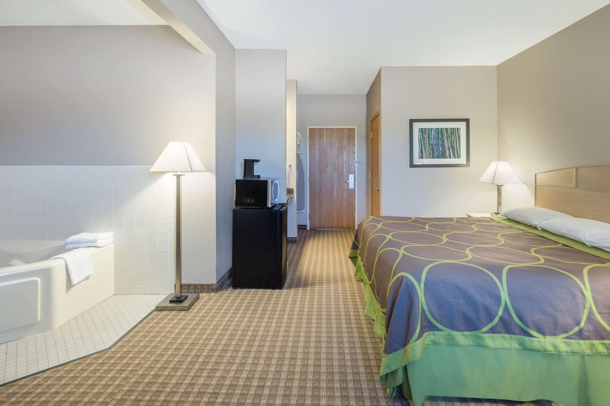 Suite, 1 King Bed, Hot Tub | Desk, iron/ironing board, free cribs/infant beds, rollaway beds