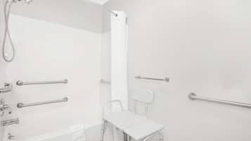 Combined shower/bathtub, free toiletries, hair dryer, towels