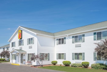 Super 8 by Wyndham Canandaigua