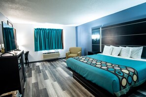 Desk, laptop workspace, blackout curtains, soundproofing - Coratel Inn and Suites by Jasper New Richmond (New Richmond)