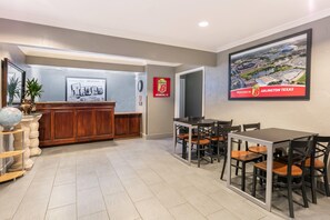Lobby - Super 8 by Wyndham Arlington Near AT&T Stadium (Arlington)