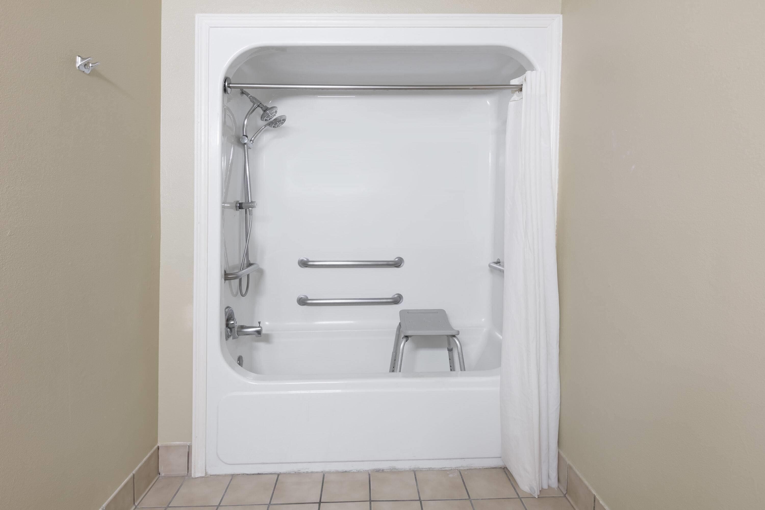 Salle de bain accessible aux personnes à mobilité réduite