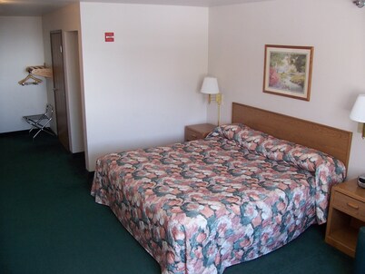Budget Host Inn & Suites