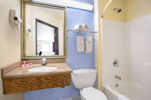 Combined shower/bathtub, hair dryer, towels