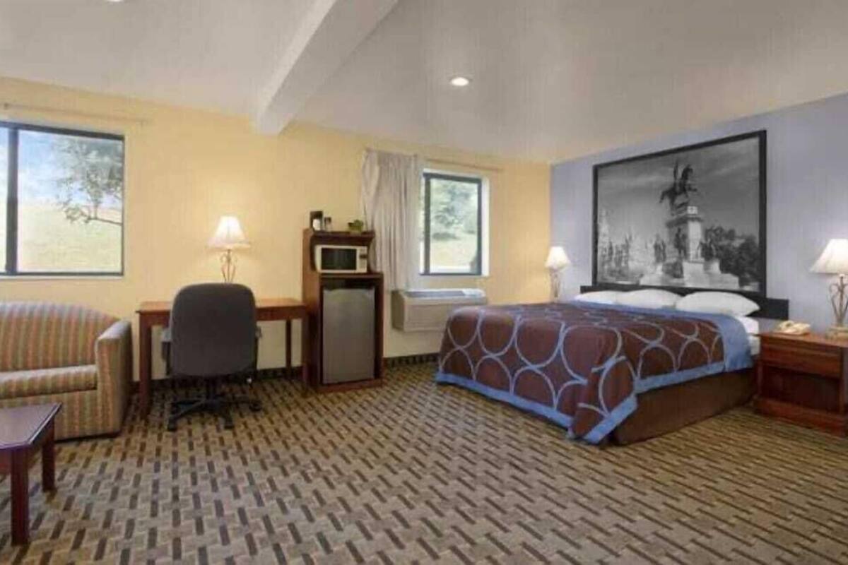 Desk, free cots/infant beds, rollaway beds, free WiFi
