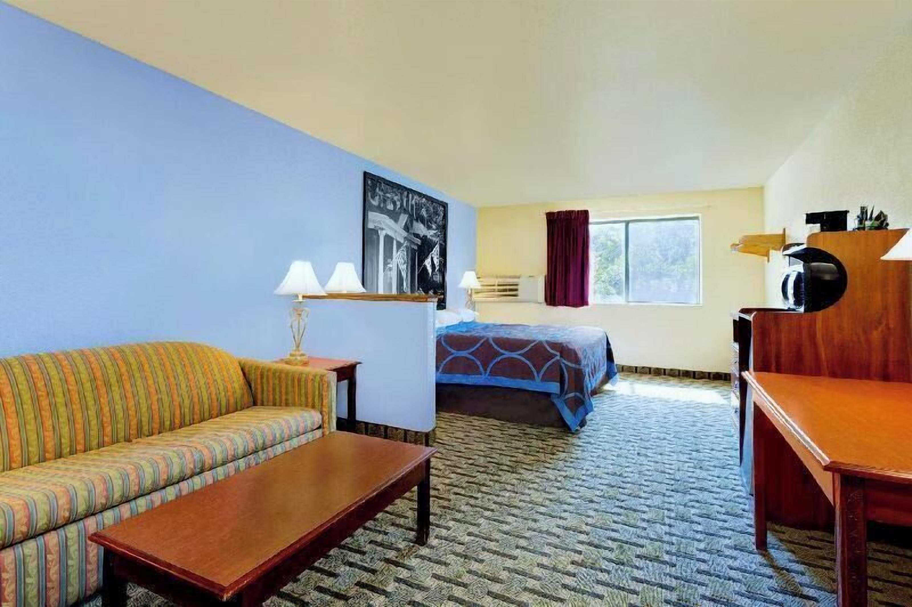 Desk, free cribs/infant beds, rollaway beds, free WiFi