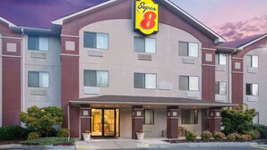 A Super 8 hotel with a modern facade, multiple windows, and a welcoming entrance. - Super 8 by Wyndham Lynchburg VA (Lynchburg)