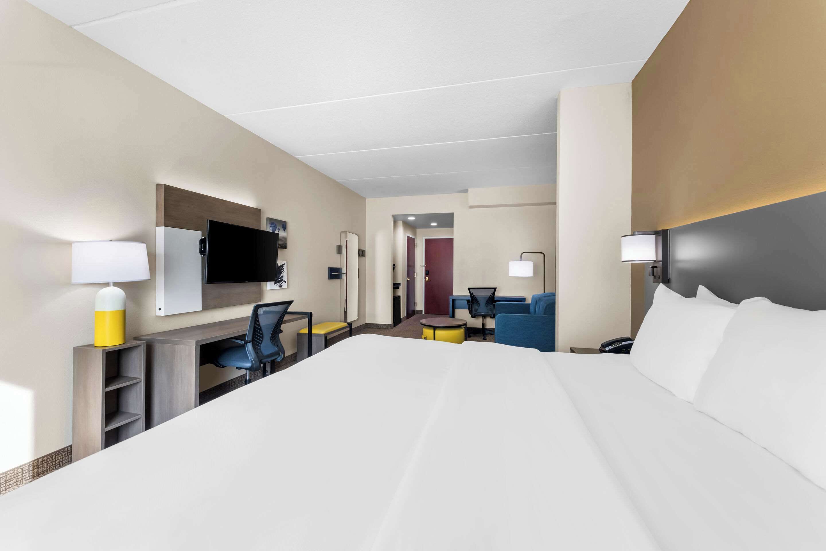 suite, non smoking | premium bedding, down duvets, blackout curtains, iron/ironing board