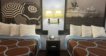 Super 8 by Wyndham Galveston