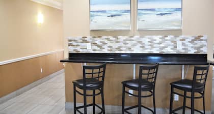 Super 8 by Wyndham Galveston