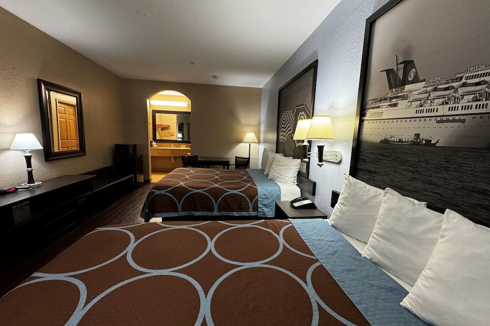 Super 8 by Wyndham Galveston