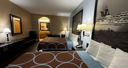 Super 8 by Wyndham Galveston