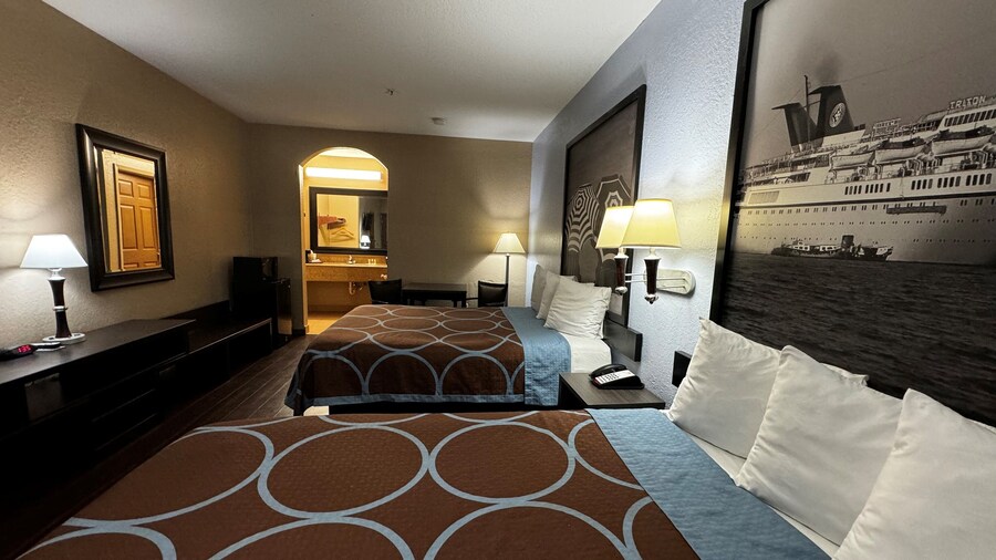 Super 8 by Wyndham Galveston