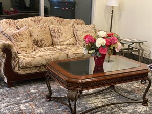 Lobby sitting area - Knights Inn & Suites Dublin (Dublin)